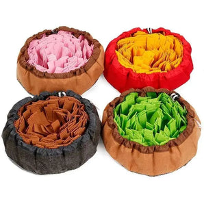 Colourful pet sniffing mat slow food puzzle blanket for puppies and adult dogs meal enrichment.